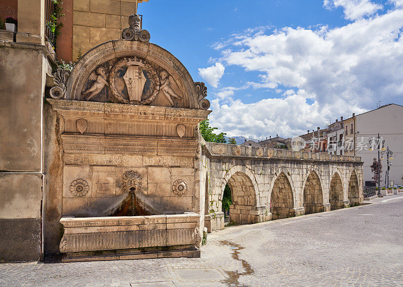 Fontana del Vecchio和哥特式高架渠在意大利，阿布鲁齐